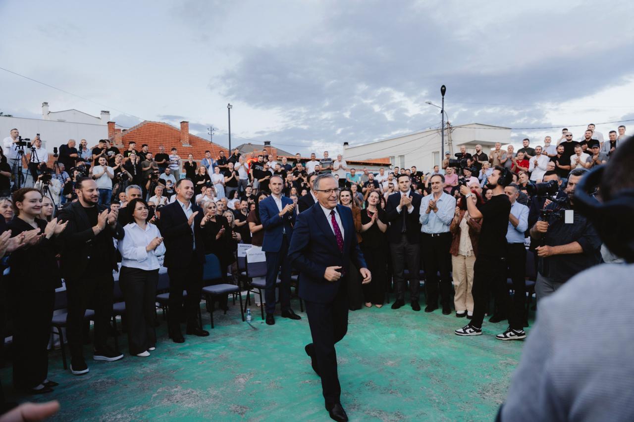 Hamza nga Gjilani: Anamorava ka zgjedhur ndryshimin, qytetarët po i thonë stop krizës Hamza nga Gjilani: Anamorava ka zgjedhur ndryshimin, qytetarët po i thonë stop krizës