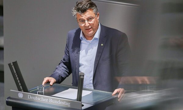 Vendimi për reduktim të trupave të KFOR-it, deputeti gjerman: Qetësia në shumë raste është mashtruese Vendimi për reduktim të trupave të KFOR-it, deputeti gjerman: Qetësia në shumë raste është mashtruese