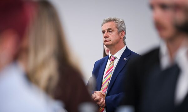 Hargreaves: Çështjet me të cilat përballet Kosova e kontinenti nuk presin – Pas 18 muajsh pasigurie, partitë të punojnë së bashku Hargreaves: Çështjet me të cilat përballet Kosova e kontinenti nuk presin – Pas 18 muajsh pasigurie, partitë të punojnë së bashku
