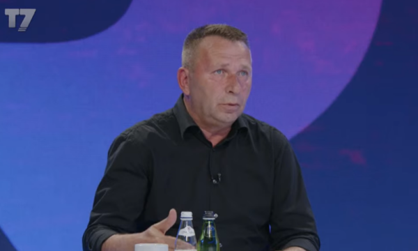 Rrahman Rama: Këtë ushtri nuk e ka ba Albini, edhe Policinë e ka gjetë të gatshme, AKI-në, i ka gjetë në katin e 10-të… Rrahman Rama: Këtë ushtri nuk e ka ba Albini, edhe Policinë e ka gjetë të gatshme, AKI-në, i ka gjetë në katin e 10-të…