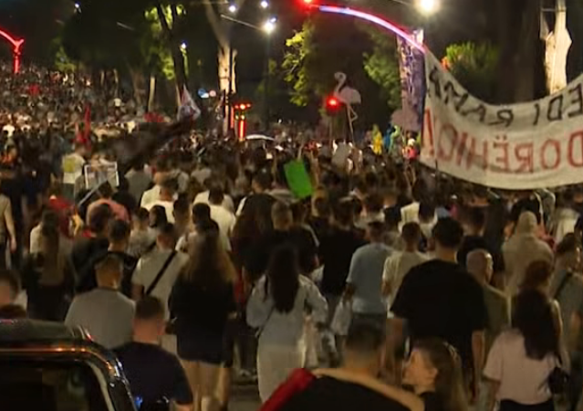 Dita e 10-të e protestave, protestuesit kërkojnë dorëheqjen e Ramës dhe shfuqizimin e tre ligjeve Dita e 10-të e protestave, protestuesit kërkojnë dorëheqjen e Ramës dhe shfuqizimin e tre ligjeve