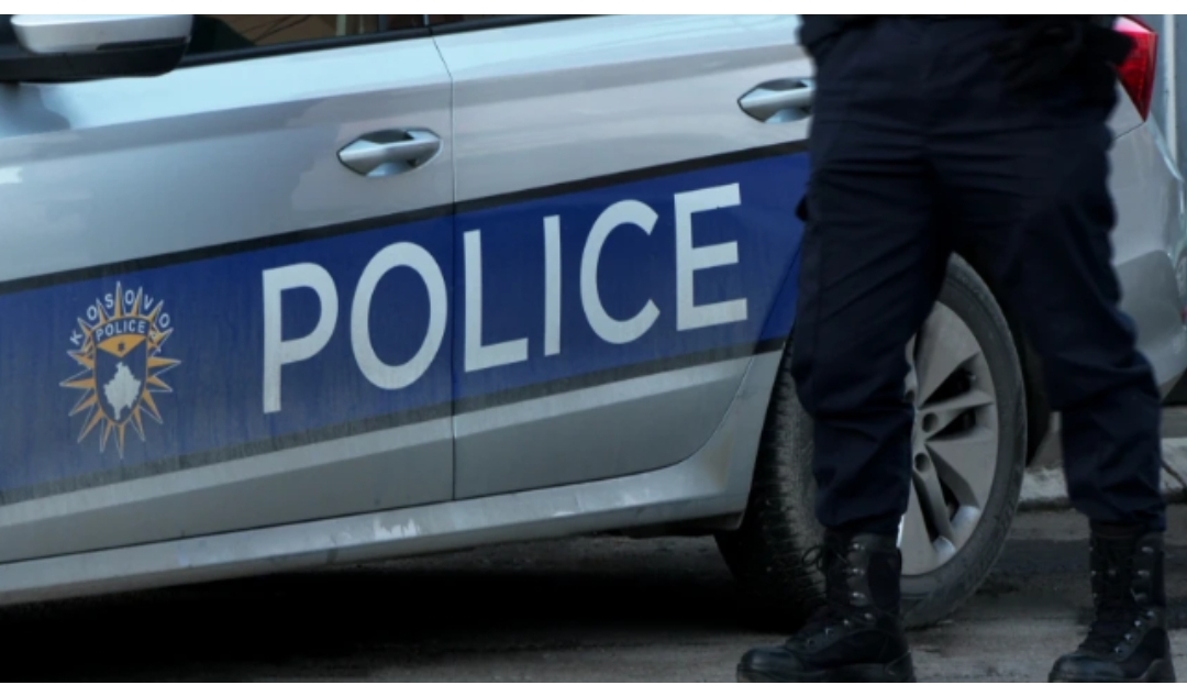 Policia shqiptoi rreth 1900 gjoba trafiku brenda 24 orëve Policia shqiptoi rreth 1900 gjoba trafiku brenda 24 orëve