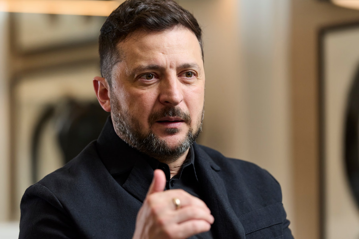 Zelensky për ‘The Guardian’: Rusia po humbet 30 mijë ushtarë çdo muaj – Ukraina në fazën më të favorshme të luftës, por përballja mbetet e ashpër Zelensky për ‘The Guardian’: Rusia po humbet 30 mijë ushtarë çdo muaj – Ukraina në fazën më të favorshme të luftës, por përballja mbetet e ashpër