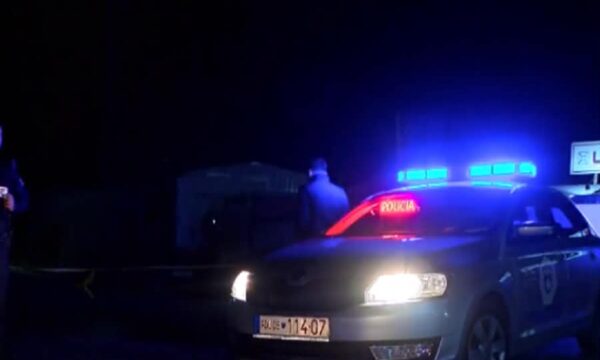 Ngjarje e rëndë në Deçan, babë e bir dyshohet se vdiqën si pasojë e kontaktit me rrymën, Policia: Ishin duke e larë veturën në oborr
