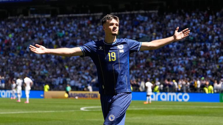 Ibra i thur elozhe Alajbegoviç: Talent dhe personalitet, ka lindur një yll Ibra i thur elozhe Alajbegoviç: Talent dhe personalitet, ka lindur një yll