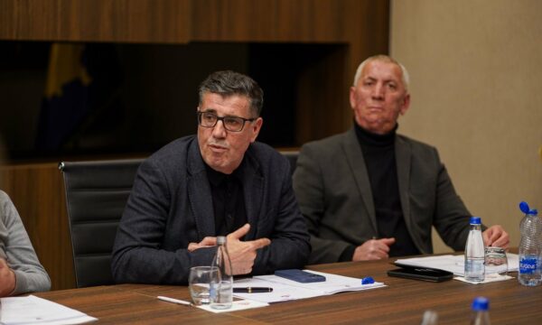 Haziri i trajton si “normale” përplasjet mes Degëve dhe Abdixhikut: Do t’i trajtojmë në organet e partisë