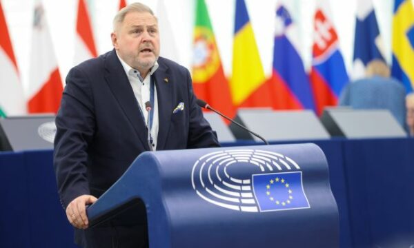 Raportuesi për Kosovën në PE thirrje partive: Gjeni një emër të përbashkët dhe nxirreni vendin nga kriza, duhet qeveri funksionale Raportuesi për Kosovën në PE thirrje partive: Gjeni një emër të përbashkët dhe nxirreni vendin nga kriza, duhet qeveri funksionale