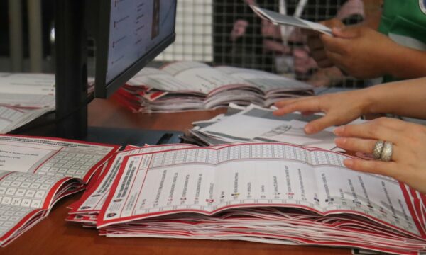 Numërohen afër 60% e votave me postë, në radhë janë ato me kusht dhe nevoja të veçanta – VV aktualisht merr 52 mandate Numërohen afër 60% e votave me postë, në radhë janë ato me kusht dhe nevoja të veçanta – VV aktualisht merr 52 mandate