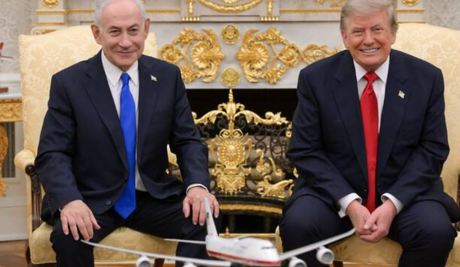Netanyahu dhe Trump riafirmojnë angazhimin ndaj një Irani jo-bërthamor gjatë takimit në Shtëpinë e Bardhë Netanyahu dhe Trump riafirmojnë angazhimin ndaj një Irani jo-bërthamor gjatë takimit në Shtëpinë e Bardhë