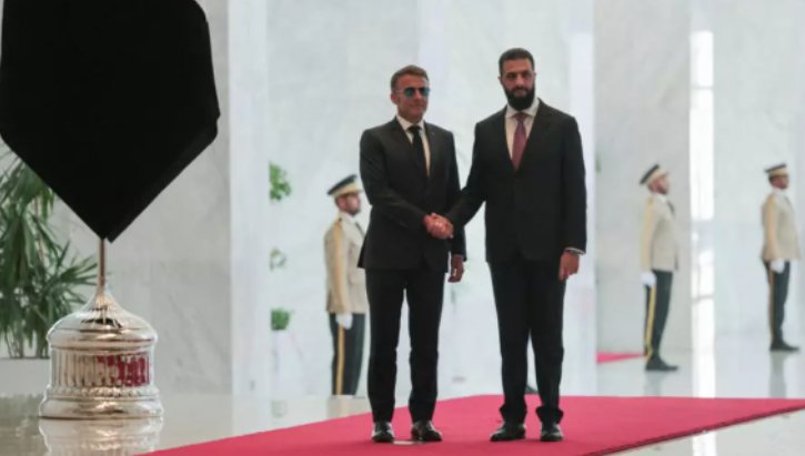 Shpërthimet tronditin Damaskun gjatë vizitës së Macron në Siri Shpërthimet tronditin Damaskun gjatë vizitës së Macron në Siri