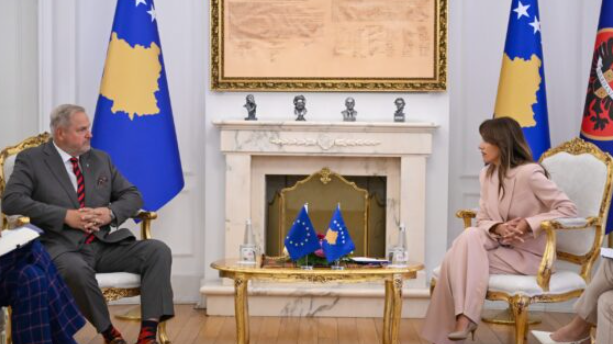 Haxhiu pret raportuesin e PE-së, Riho Terras: Kosovës duhet t’i hapet rruga drejt negociatave për anëtarësim në BE Haxhiu pret raportuesin e PE-së, Riho Terras: Kosovës duhet t’i hapet rruga drejt negociatave për anëtarësim në BE