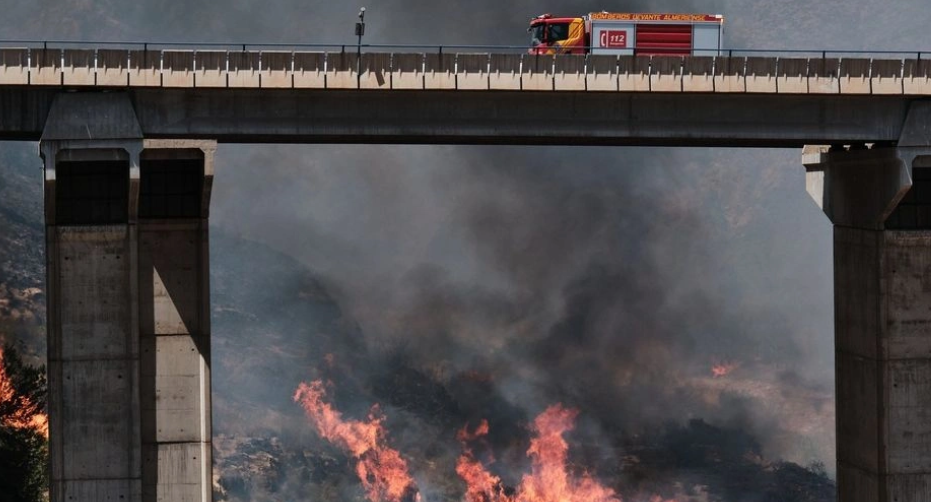 Gjendje e jashtëzakonshme në Madrid, qeveria mobilizon ushtrinë për të përballuar zjarret Gjendje e jashtëzakonshme në Madrid, qeveria mobilizon ushtrinë për të përballuar zjarret