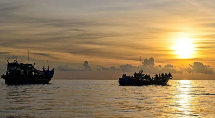 Dyshohet se kanë humbur jetën, mbi 500 refugjatë Rohingya zhduken në det, gjysma e tyre gra dhe fëmijë Dyshohet se kanë humbur jetën, mbi 500 refugjatë Rohingya zhduken në det, gjysma e tyre gra dhe fëmijë