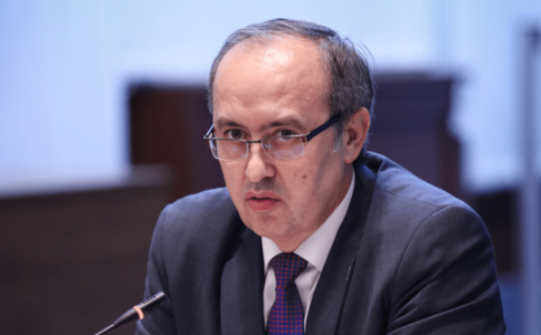 Hoti: Kosova po humb mundësi strategjike me SHBA-në, ndërsa Serbia po avancon partneritetin