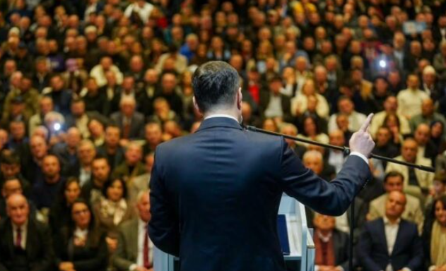 Abdixhiku drejt Kuvendit ku vendoset për fatin e tij si kryetar i LDK-së, kundërshtarët e tij kërkojnë ndryshim në udhëheqësi
