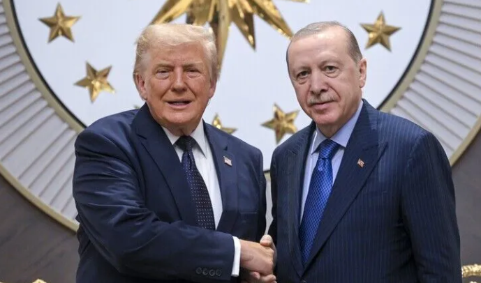 Samiti i NATO, Trump mbërrin në Ankara, pritet nga Erdogan: SHBA-Turqi, marrëdhënie të shkëlqyera