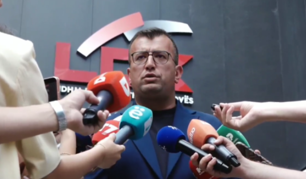 Sekretari i LDK’së: S’ka nënshkrime të deponuara në parti, Abdixhiku i ka kaluar tri Kuvende me votë të fshehtë e nuk iu ik procedurave Sekretari i LDK’së: S’ka nënshkrime të deponuara në parti, Abdixhiku i ka kaluar tri Kuvende me votë të fshehtë e nuk iu ik procedurave