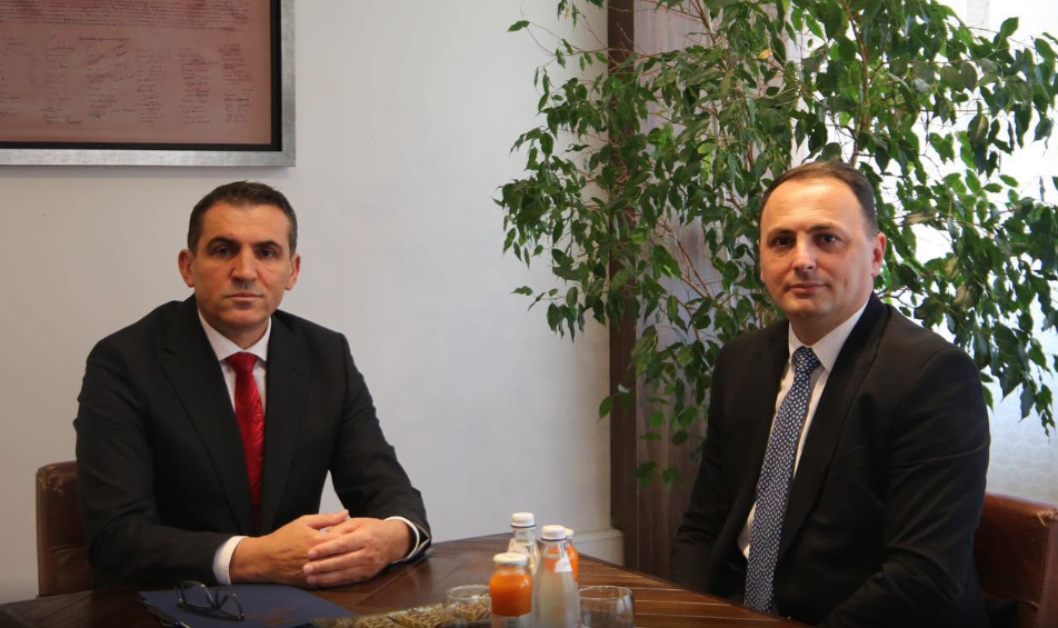 Kryeprokurori i ri takohet me shefin e AKI-së, dakordohen për thellim të bashkëpunimit Kryeprokurori i ri takohet me shefin e AKI-së, dakordohen për thellim të bashkëpunimit