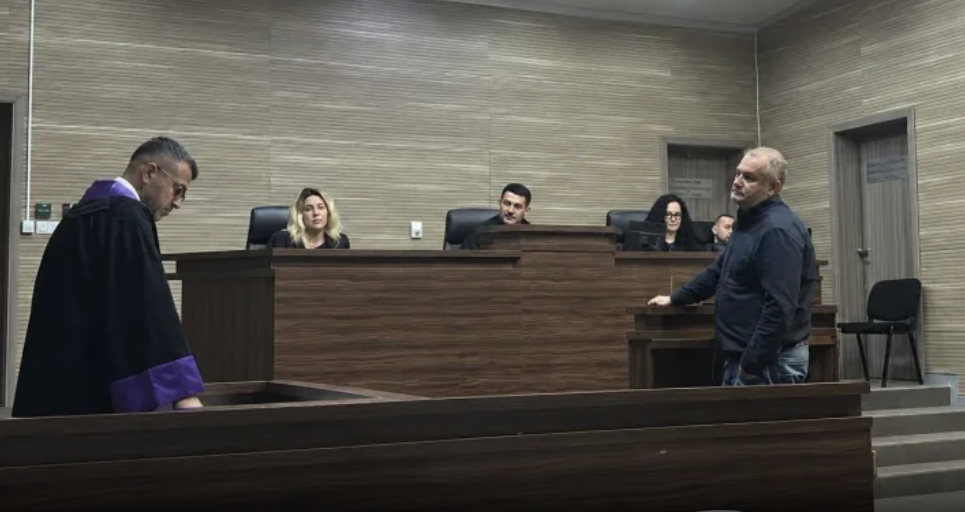 Shpend Ahmeti dënohet me dy vjet burgim dhe 5 mijë euro gjobë