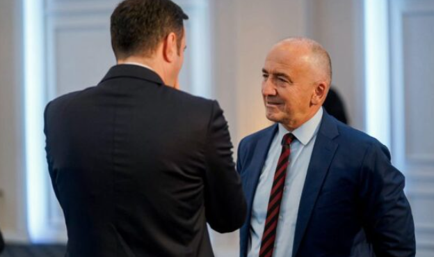 Muhaxheri: Kryetarit ia urojmë fitoren, LDK nuk përçahet, shihemi herave tjera Muhaxheri: Kryetarit ia urojmë fitoren, LDK nuk përçahet, shihemi herave tjera