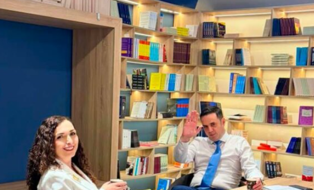 Triumfi i Abdixhikut në LDK, vjen reagimi i Vjosa Osmanit: Disa fitore bëhen frymëzim Triumfi i Abdixhikut në LDK, vjen reagimi i Vjosa Osmanit: Disa fitore bëhen frymëzim
