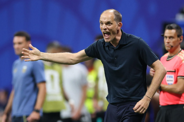 Anglia i beson Tuchel-it, por presioni rritet pas eliminimit