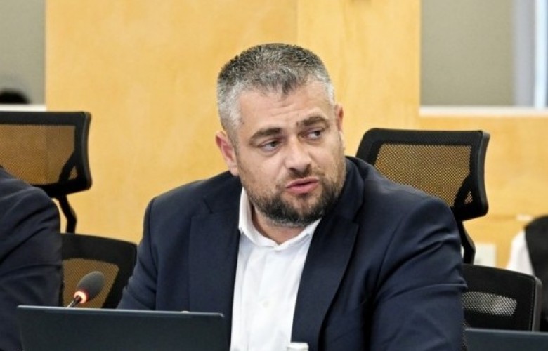 Andin Hoti i kundërpërgjigjet ministres serbe: Kush bën thirrje për spastrim etnik dëshmon se Serbia s’është çliruar nga ideologjia e Millosheviqit Andin Hoti i kundërpërgjigjet ministres serbe: Kush bën thirrje për spastrim etnik dëshmon se Serbia s’është çliruar nga ideologjia e Millosheviqit