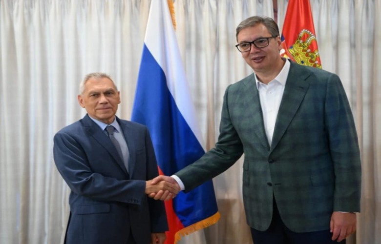 Në të njëjtën ditë, Serbia forcon bashkëpunimin me Rusinë dhe SHBA-në