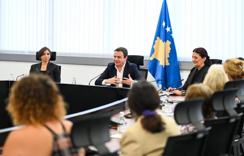 Kurti diskuton për Kosovën dhe mërgatën me pjesëmarrës të “Ethno Tour 2026” Kurti diskuton për Kosovën dhe mërgatën me pjesëmarrës të “Ethno Tour 2026”