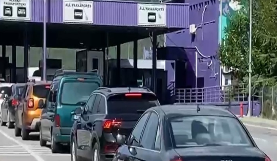 Fundjava me fluks në Morinë, rriten hyrjet nga Kosova drejt Shqipërisë Fundjava me fluks në Morinë, rriten hyrjet nga Kosova drejt Shqipërisë