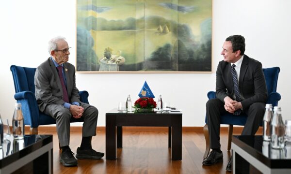 Serwer pas vizitës në Kosovë: Kurti mund të preferojë ta çojë vendin në zgjedhjet e katërta