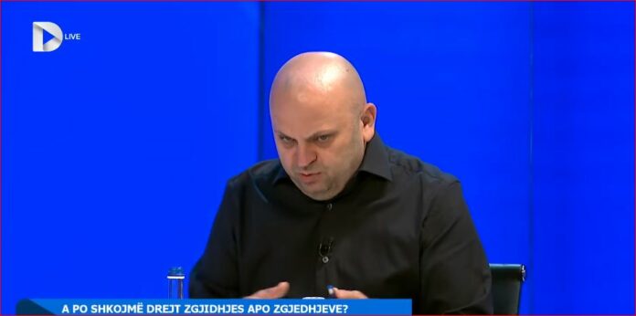 Mushkolaj: Thirrja e seancës do të shtyhet deri në afatin kushtetues, me logjikën se do të zgjidhet gjithçka Mushkolaj: Thirrja e seancës do të shtyhet deri në afatin kushtetues, me logjikën se do të zgjidhet gjithçka