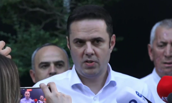 Kërkesat për dorëheqje, Abdixhiku: Zgjedhjet e rregullta partiake janë vitin tjetër – mos të fokusohemi në çështje që na ndajnë Kërkesat për dorëheqje, Abdixhiku: Zgjedhjet e rregullta partiake janë vitin tjetër – mos të fokusohemi në çështje që na ndajnë