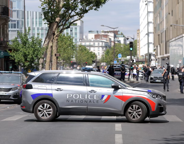 Sulm me thikë në Paris, plagosen tre gra, një polic jashtë shërbimit neutralizon autorin