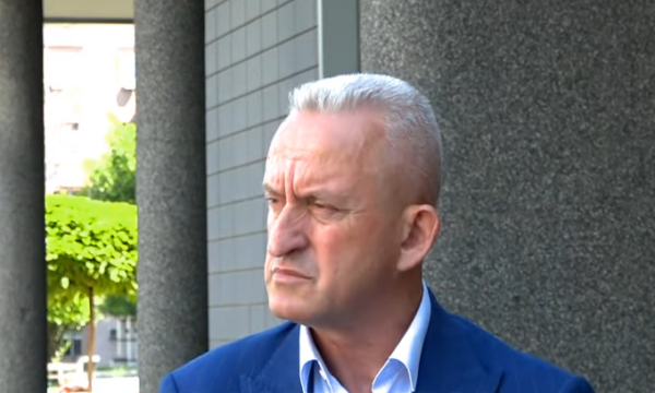 Qalaj: S’është problem që presidenti të jetë partiak nëse subjektet politike pajtohen, jam kundër koalicionit me VV Qalaj: S’është problem që presidenti të jetë partiak nëse subjektet politike pajtohen, jam kundër koalicionit me VV