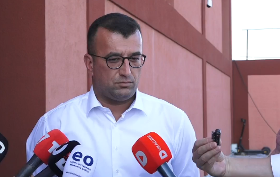 Sekretari i LDK’së flet në prag të Kuvendit: Kemi vetëm një pikë të rendit të ditës, vendos vota e fshehtë Sekretari i LDK’së flet në prag të Kuvendit: Kemi vetëm një pikë të rendit të ditës, vendos vota e fshehtë