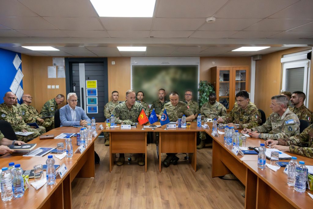 Admirali Wikoff: NATO mbetet e përkushtuar ndaj sigurisë së të gjithëve në Kosovë Admirali Wikoff: NATO mbetet e përkushtuar ndaj sigurisë së të gjithëve në Kosovë