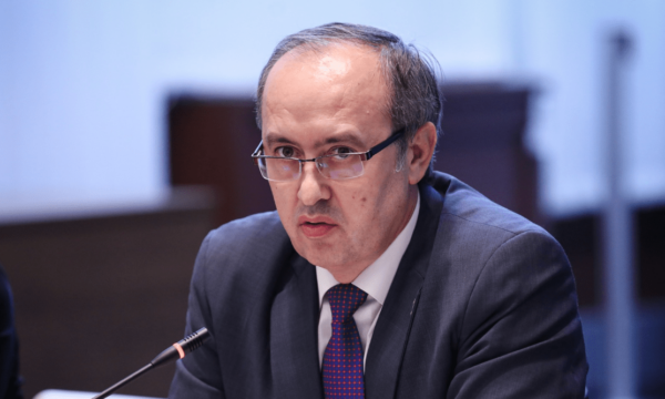 Avdullah Hoti reagon për “Lule Gjelin” që ditë më parë e shpalli të vdekur: Hetimet do të çojnë në Vetëvendosje Avdullah Hoti reagon për “Lule Gjelin” që ditë më parë e shpalli të vdekur: Hetimet do të çojnë në Vetëvendosje