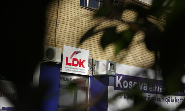 LDK verifikon nënshkrimet, Ferati: Pasi Sekretariati ta njoftojë Kryetarin ai e thërret Kuvendin, s’ka arsye për shtyrje LDK verifikon nënshkrimet, Ferati: Pasi Sekretariati ta njoftojë Kryetarin ai e thërret Kuvendin, s’ka arsye për shtyrje
