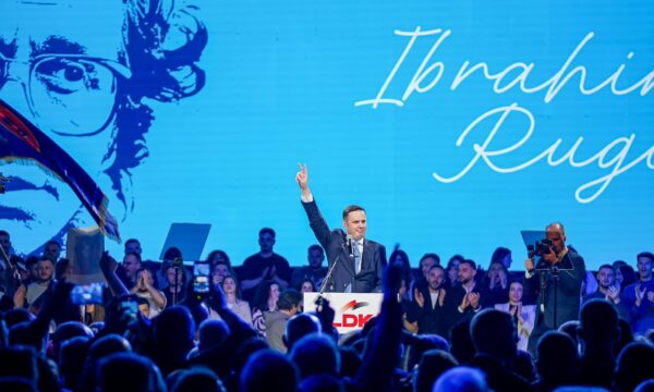 Abdixhiku reagon pasi e caktoi  kuvendin ku votohet për shkarkimin ose jo të tij: Hyj me besim, demokracia këtë e ka