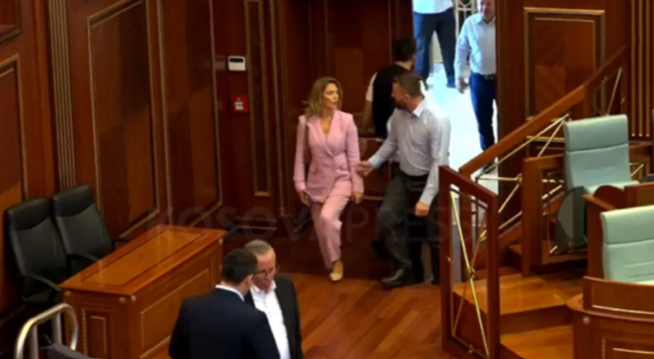PDK e AAK në Kuvend, prezentë edhe Hamza e Haradinaj