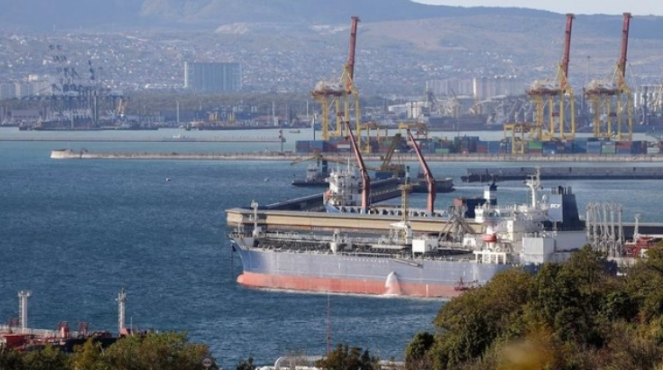 Ministria ruse: Goditëm anije ukrainase me furnizime ushtarake, flakë në një depo të Wildberries