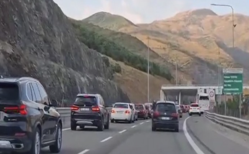 Fluks i madh i pushuesve nga Kosova drejt Shqipërisë në Morinë