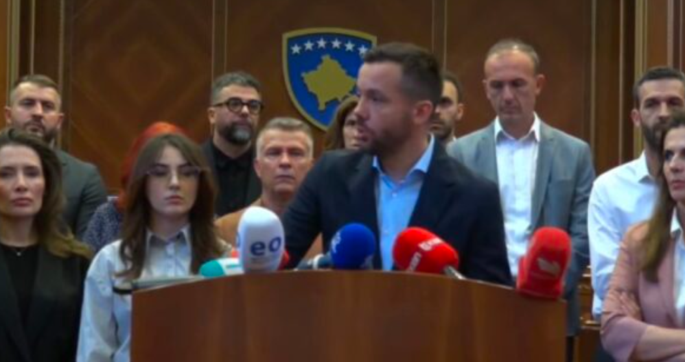 Tahiri e cilëson VV ‘‘organizatë banditeske’’: Kur ti s’e respekton Kushtetutën, pse një biznes mos me shkel ligjin Tahiri e cilëson VV ‘‘organizatë banditeske’’: Kur ti s’e respekton Kushtetutën, pse një biznes mos me shkel ligjin