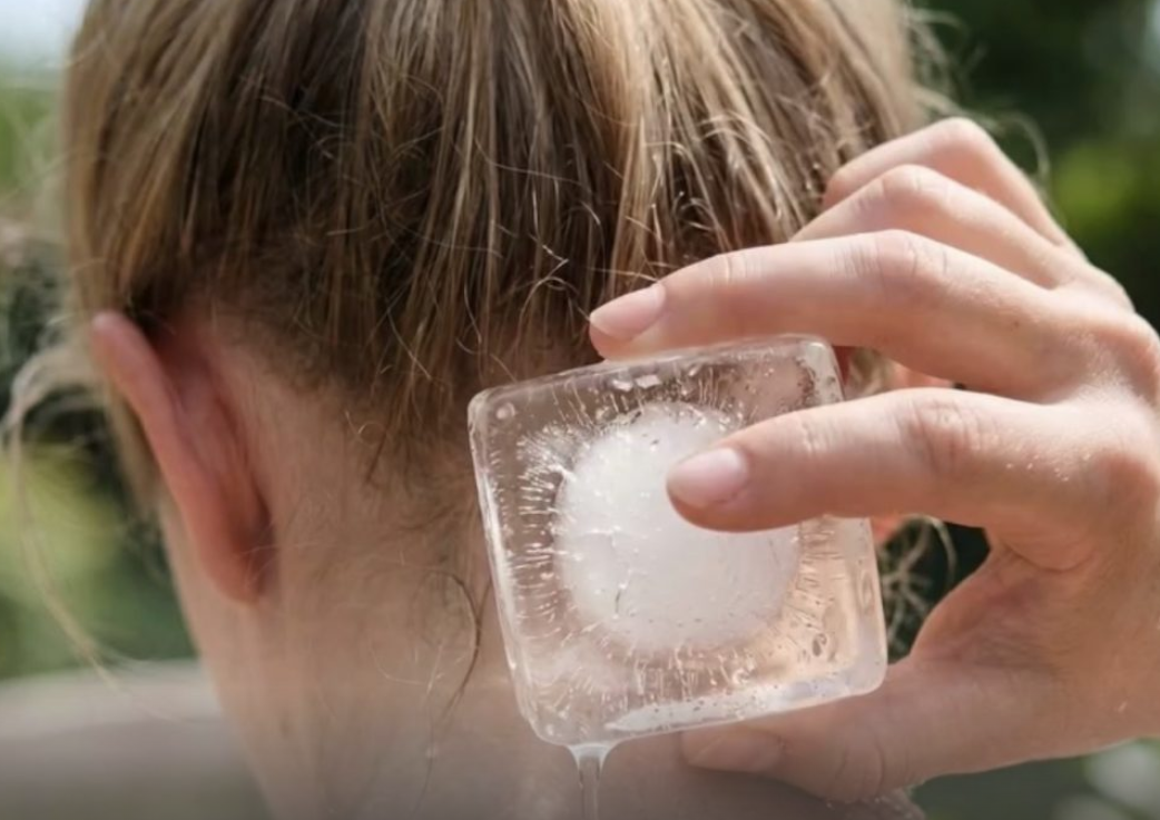 “Science Direct”: Një copë akull në qafë mund të ndihmojë në uljen e ankthit “Science Direct”: Një copë akull në qafë mund të ndihmojë në uljen e ankthit