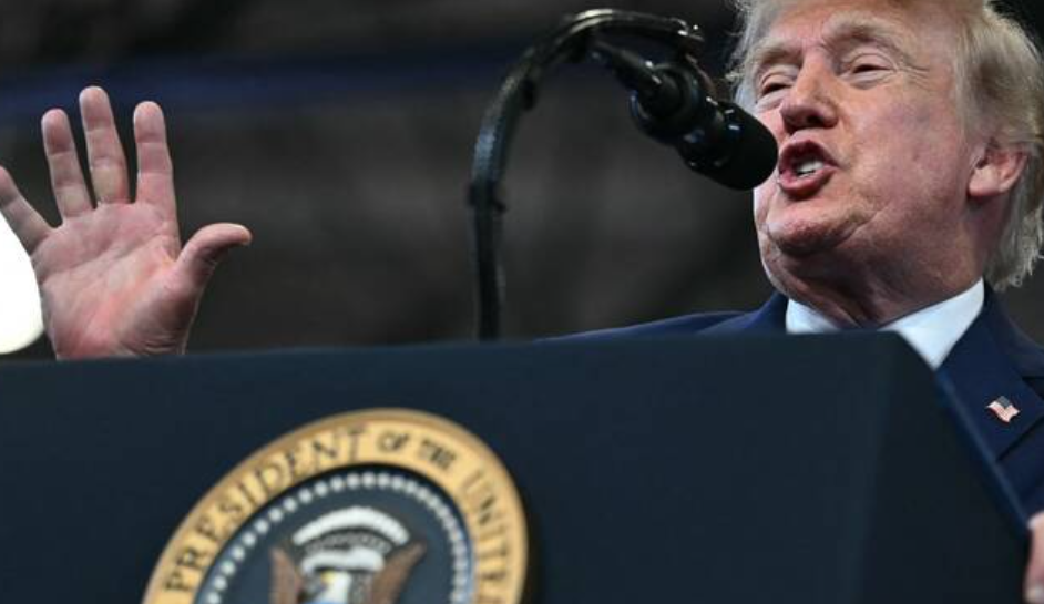Fox News: Trump kërcënon të bombardojë Omanin nëse pengon marrëveshjen me Iranin Fox News: Trump kërcënon të bombardojë Omanin nëse pengon marrëveshjen me Iranin