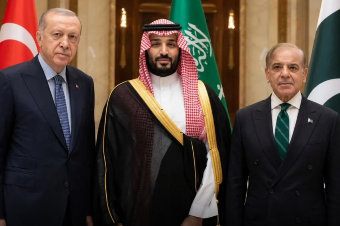 Turqia, Arabia Saudite dhe Pakistani nënshkruajnë marrëveshje trepalëshe të mbrojtjes Turqia, Arabia Saudite dhe Pakistani nënshkruajnë marrëveshje trepalëshe të mbrojtjes