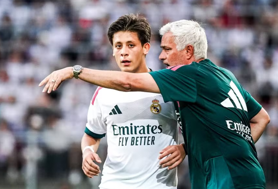 Mourinho: Reali duhet të nderojë historinë e tij Mourinho: Reali duhet të nderojë historinë e tij