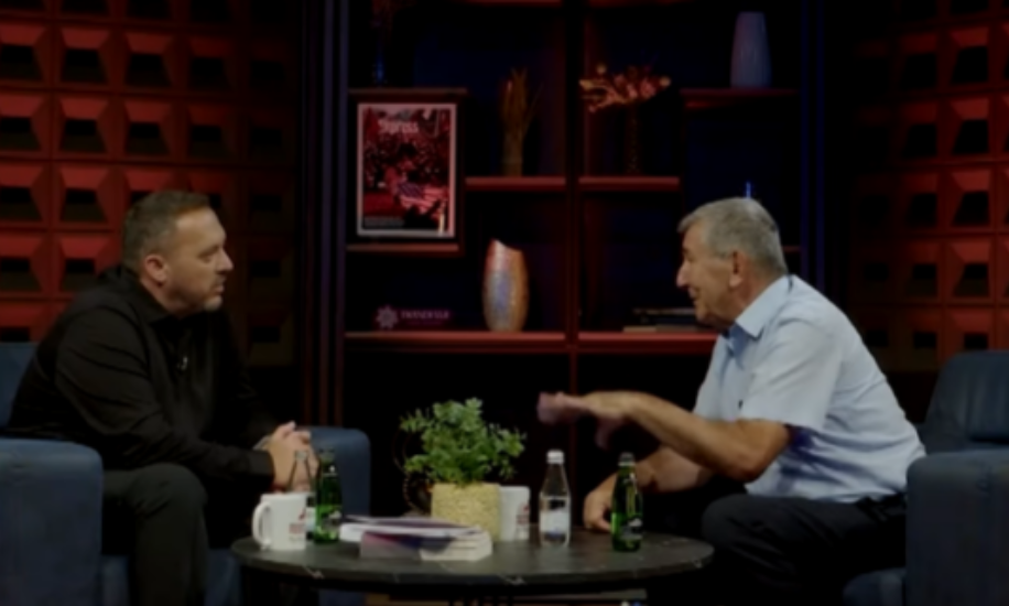 “Arbnori sa e mbaroi fakultetin, Astriti ishte absolvent, e kishin jetën përpara…”, Avni Dehari flet ekskluzivisht për vdekjen e dy djemve te tij “Arbnori sa e mbaroi fakultetin, Astriti ishte absolvent, e kishin jetën përpara…”, Avni Dehari flet ekskluzivisht për vdekjen e dy djemve te tij