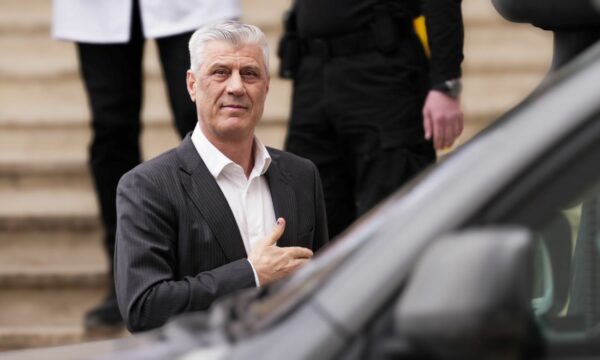 “S’ka rrezik të arratiset, por mbetet në paraburgim” – si e arsyetoi Specialja vendimin ndaj ish-presidentit Thaçi “S’ka rrezik të arratiset, por mbetet në paraburgim” – si e arsyetoi Specialja vendimin ndaj ish-presidentit Thaçi